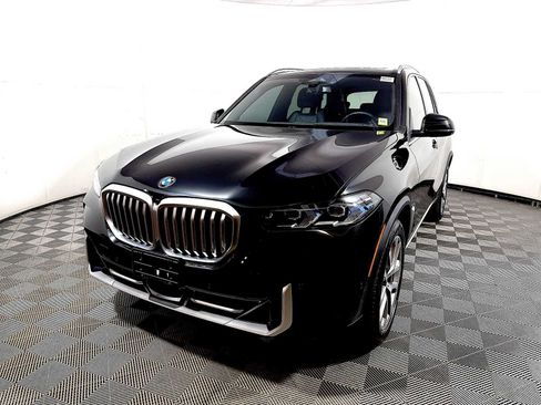 Certified 2024 BMW X5 xDrive40i w/ Premium Package AWD/4WD image 3
