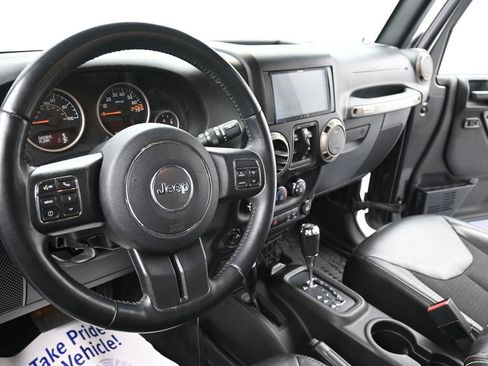 Used 2017 Jeep Wrangler Unlimited Sahara image 14