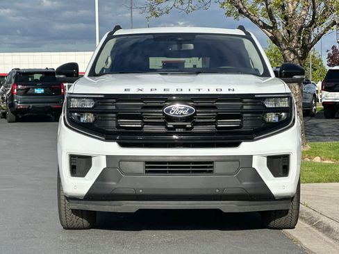 Certified 2025 Ford Expedition Active AWD/4WD image 10