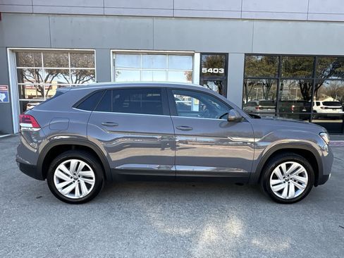 Used 2022 Volkswagen Atlas Cross Sport SE image 32