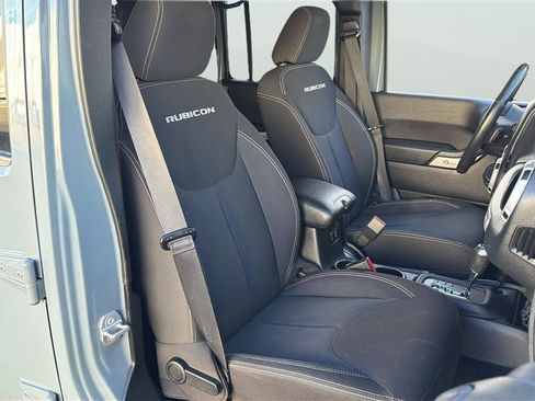 Used 2015 Jeep Wrangler Unlimited Rubicon image 14