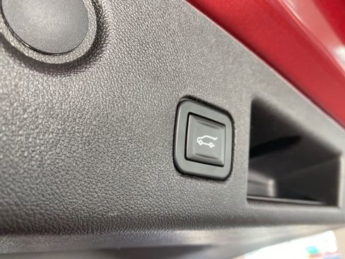 Used 2018 Chevrolet Equinox Premier image 31