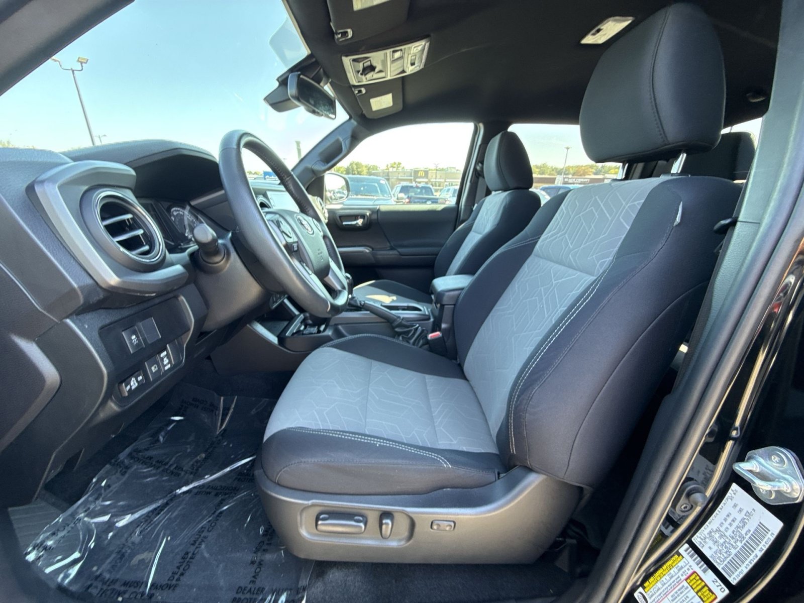 Used 2021 Toyota Tacoma TRD Off-Road w/ Technology Package AWD/4WD image 13