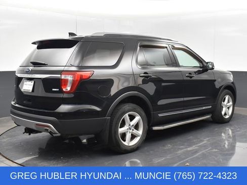 Used 2017 Ford Explorer XLT w/ Equipment Group 202A AWD/4WD image 15