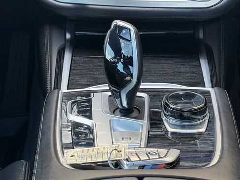 Used 2018 BMW 750i RWD image 21
