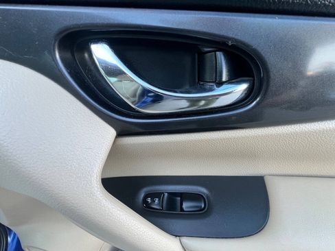 Used 2017 Nissan Rogue S AWD/4WD image 12