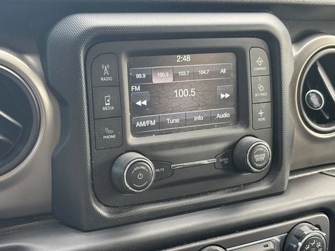 Used 2019 Jeep Wrangler Sport AWD/4WD image 8