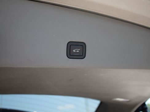 Used 2022 Cadillac XT6 Premium Luxury w/ Technology Package FWD image 33