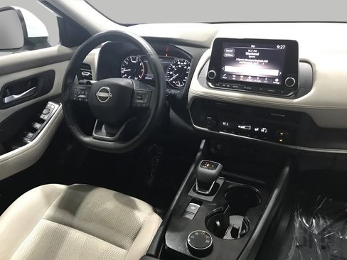 Used 2025 Nissan Rogue SV image 6