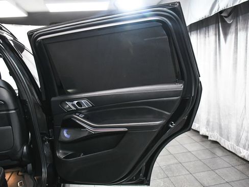 Used 2021 BMW X7 M50i w/ Dynamic Handling Package AWD/4WD image 15