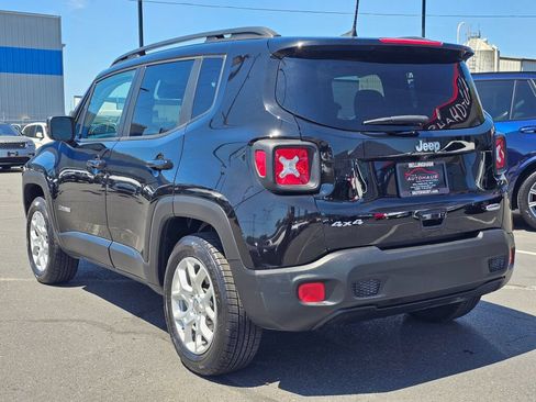 Used 2018 Jeep Renegade Latitude w/ Cold Weather Group AWD/4WD image 3