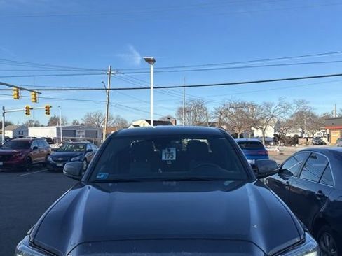 Used 2023 Toyota Tacoma image 2