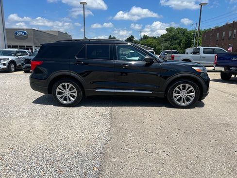 Used 2021 Ford Explorer XLT w/ Equipment Group 202A AWD/4WD image 9