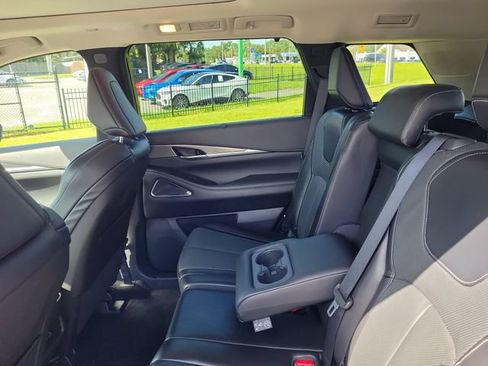 Used 2025 INFINITI QX60 Luxe w/ Cargo Package AWD/4WD image 14