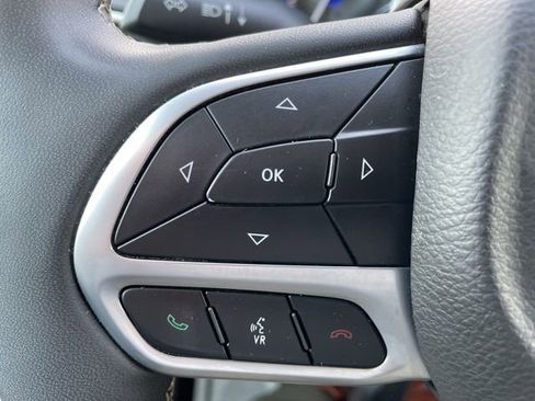 Used 2024 Chrysler Pacifica Touring-L image 13