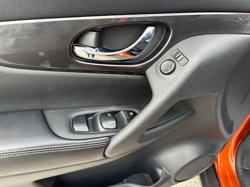 Used 2018 Nissan Rogue SV FWD image 28