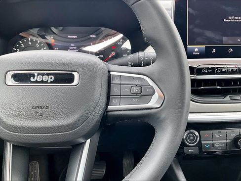 Used 2025 Jeep Compass Limited AWD/4WD image 21