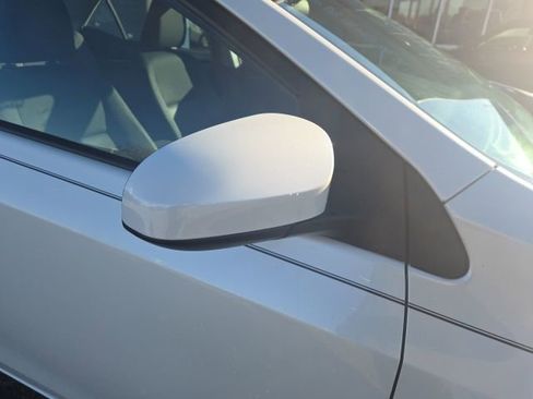 Used 2018 Toyota Corolla LE image 3