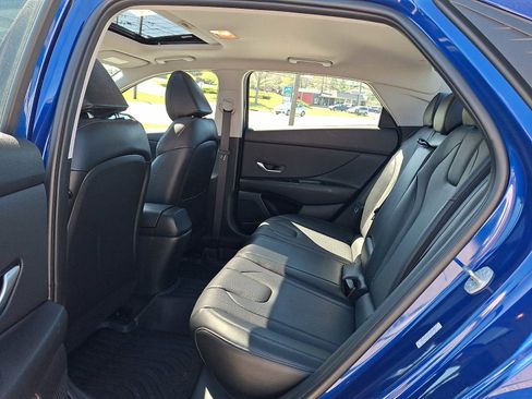 Used 2023 Hyundai Elantra Limited FWD image 10