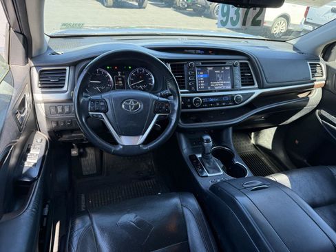 Used 2015 Toyota Highlander Limited Platinum AWD/4WD image 12