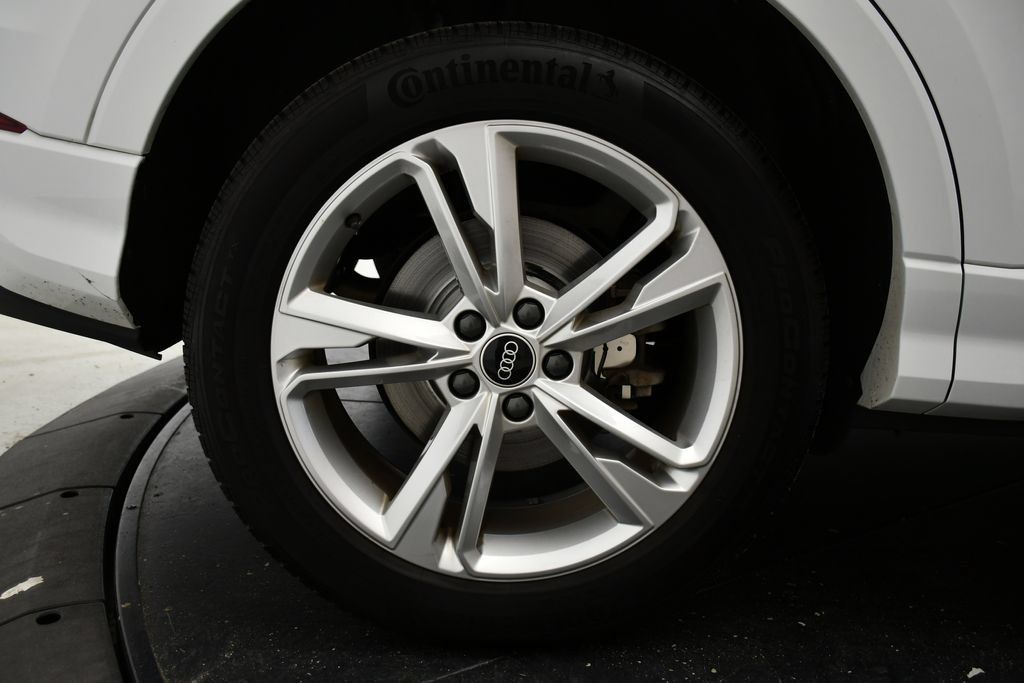 Certified 2023 Audi Q3 2.0T Premium w/ 19" Wheel Package AWD/4WD image 15