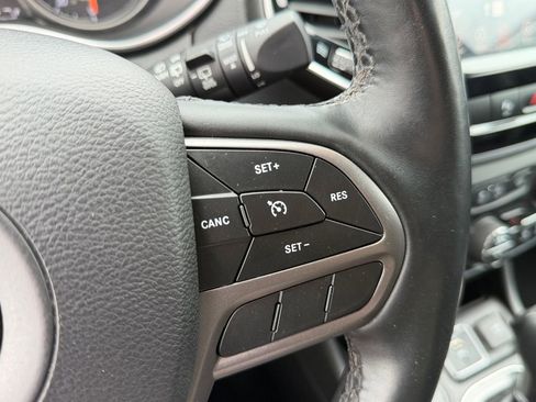 Used 2019 Jeep Cherokee Limited AWD/4WD image 13