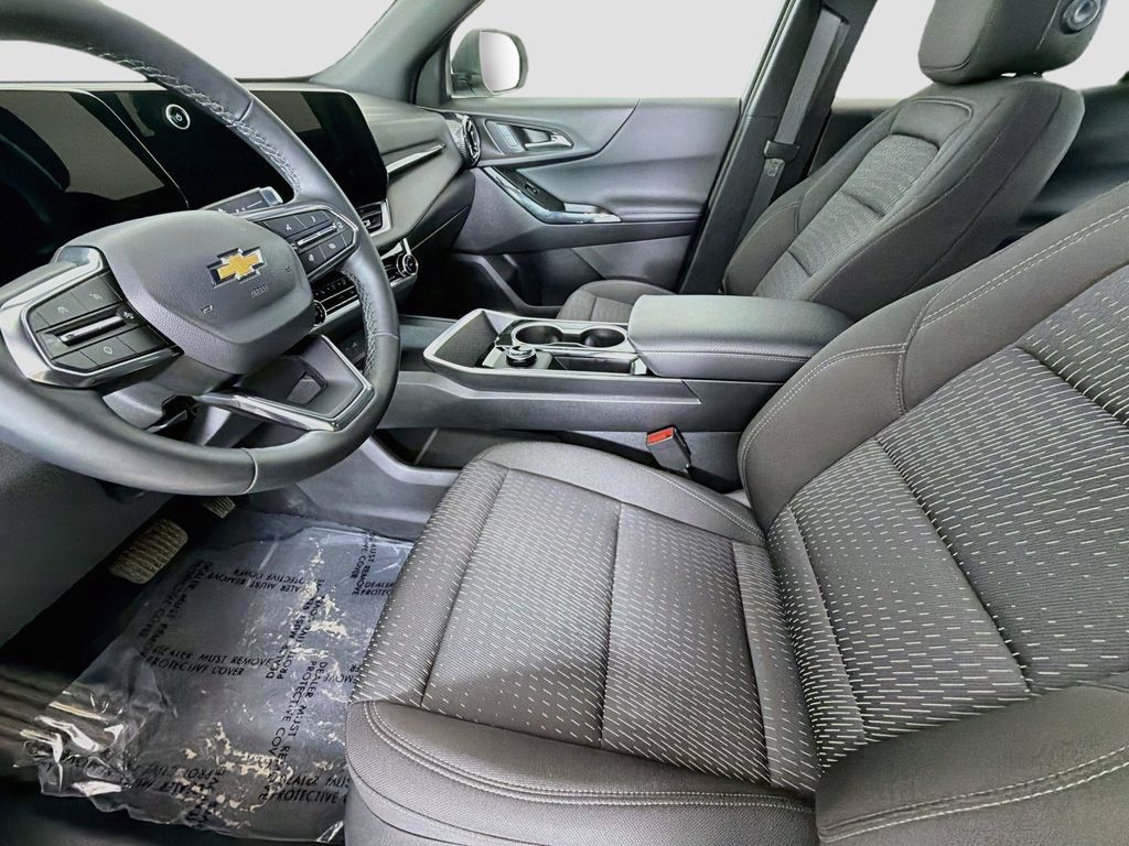 Used 2026 Chevrolet Equinox LT FWD image 22