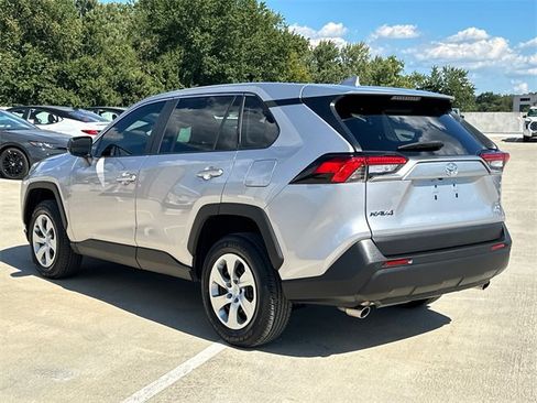 Certified 2022 Toyota RAV4 LE image 4