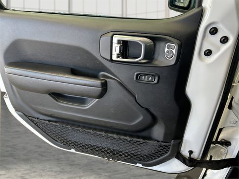 Used 2023 Jeep Gladiator Sport image 17