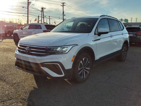 Used 2023 Volkswagen Tiguan S image 3