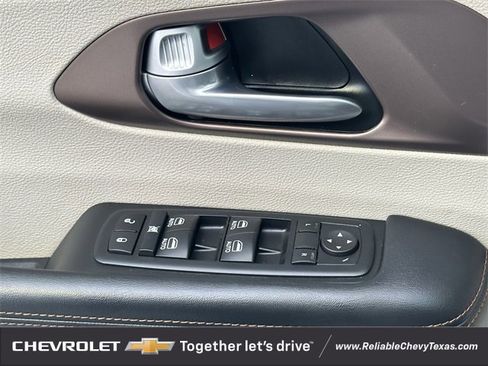 Used 2017 Chrysler Pacifica Touring-L Plus image 25