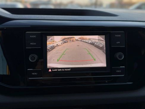 Used 2022 Volkswagen Taos S image 17