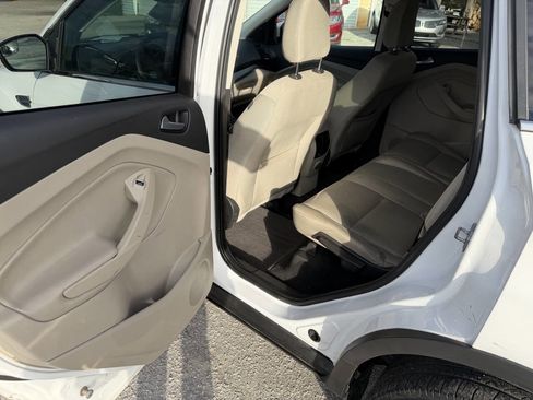 Used 2019 Ford Escape SE image 13