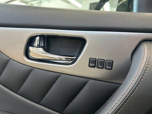 Used 2014 INFINITI QX70 AWD w/ Premium Package image 17
