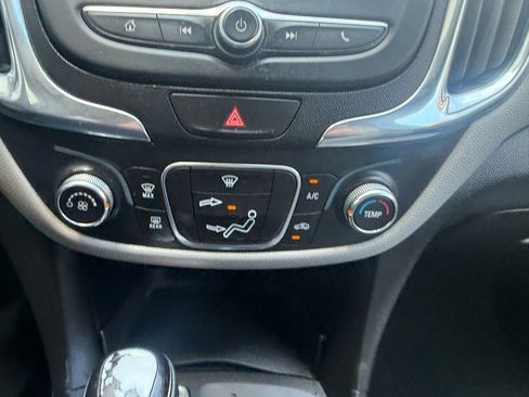Used 2020 Chevrolet Equinox LT AWD/4WD image 18