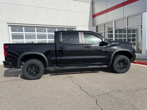 Used 2022 Chevrolet Silverado 1500 ZR2 w/ Technology Package image 11