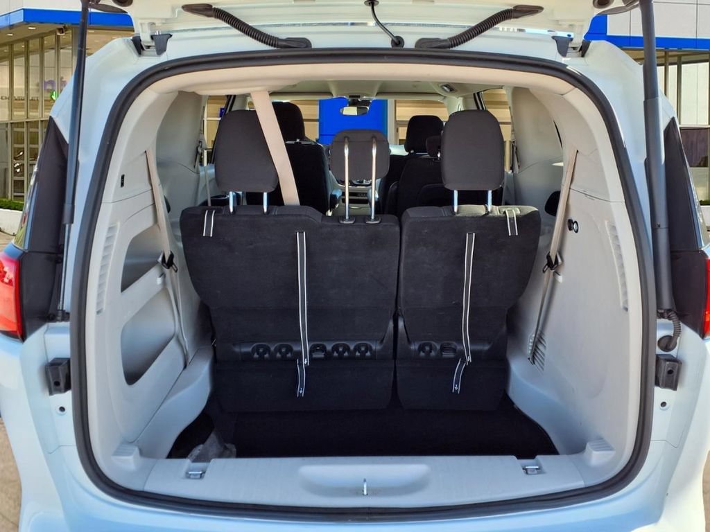 Used 2023 Chrysler Voyager LX FWD image 24