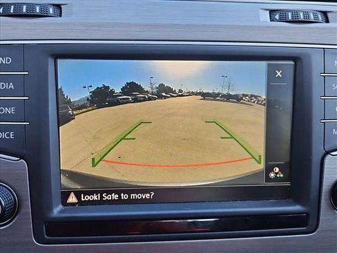 Used 2016 Volkswagen Golf S image 14