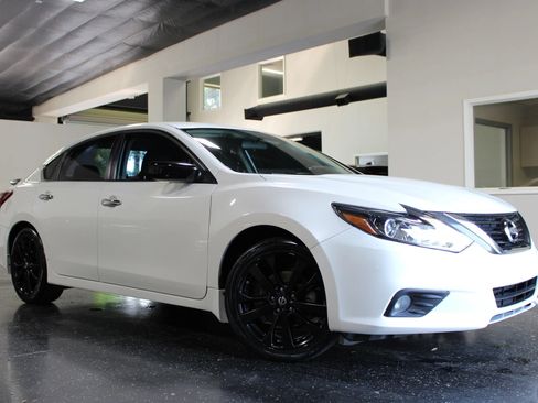Used 2017 Nissan Altima 2.5 SR w/ Midnight Edition Package FWD image 36