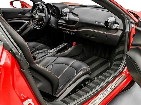 Used 2020 Ferrari F8 Tributo image 18