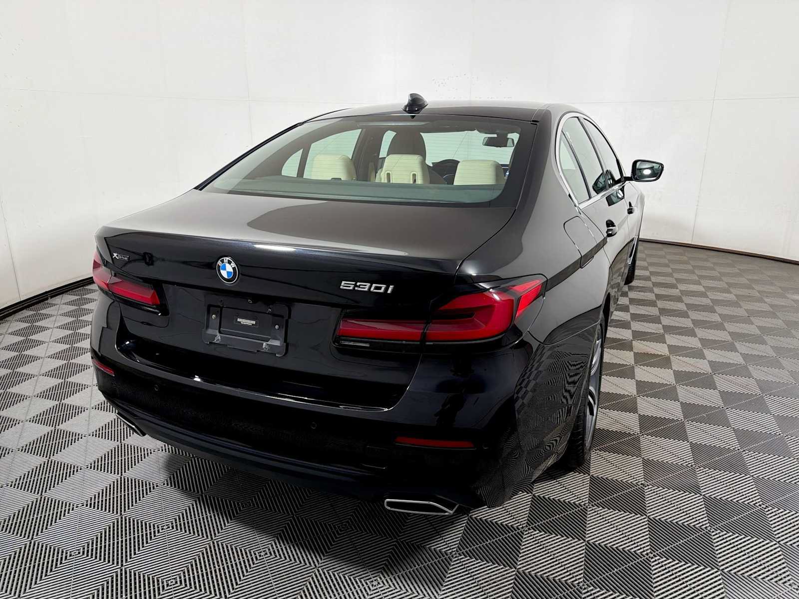 Used 2023 BMW 530i xDrive w/ Convenience Package AWD/4WD image 6