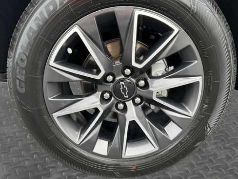 Used 2022 Chevrolet Tahoe Z71 w/ Z71 Off-Road Package AWD/4WD image 9