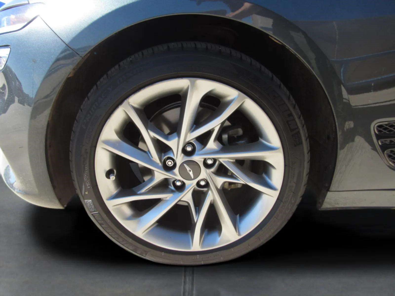 Used 2022 Genesis G70 2.0T AWD/4WD image 5