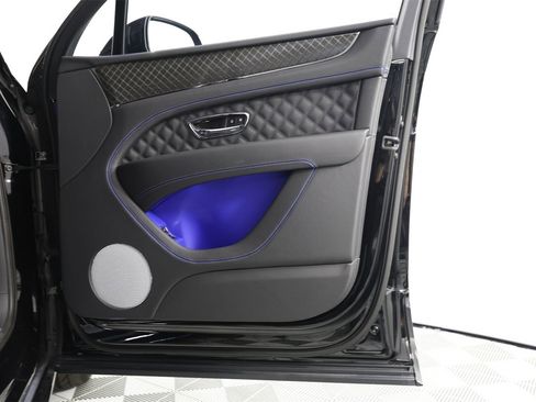 New 2025 Bentley Bentayga image 32