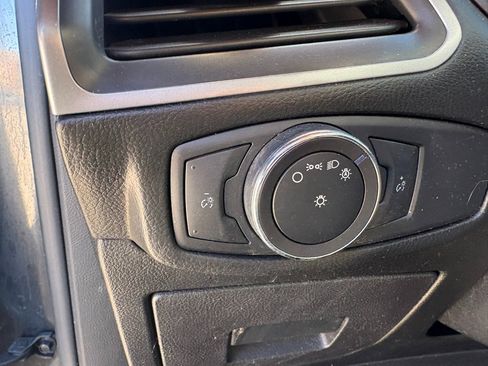 Used 2016 Ford Edge SE image 21