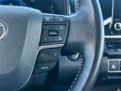 Used 2025 Toyota Camry SE image 26