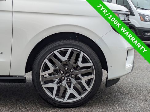 Certified 2025 Ford Expedition Platinum w/ Platinum Ultimate Package image 11