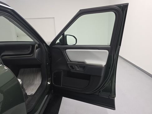 Used 2024 Rivian R1S Adventure AWD/4WD image 18