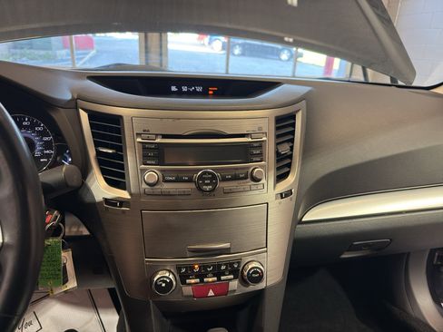 Used 2010 Subaru Legacy 2.5i Premium AWD/4WD image 18