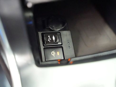 Used 2015 Toyota Camry XSE w/ Advanced Technology Package FWD image 28
